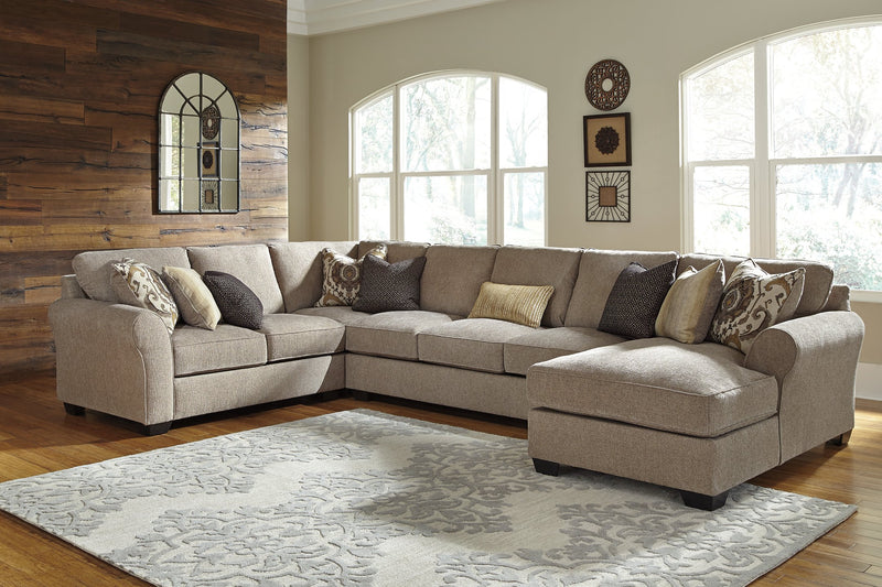 Pantomine Benchcraft 4-Piece Sectional with Chaise image
