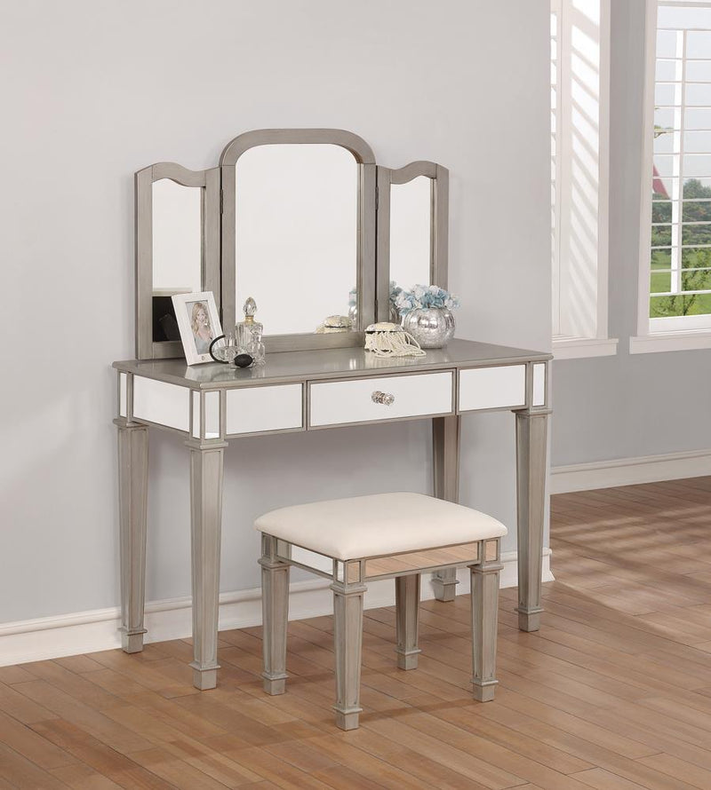 G930131 Contemporary Metallic Platinum Vanity Set image