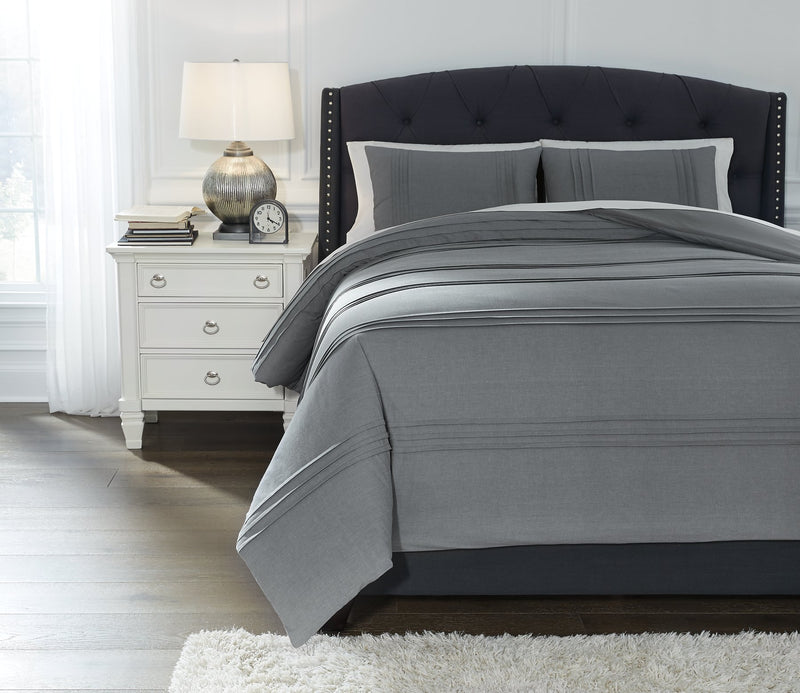 Mattias Signature Design by Ashley Comforter Set Queen image